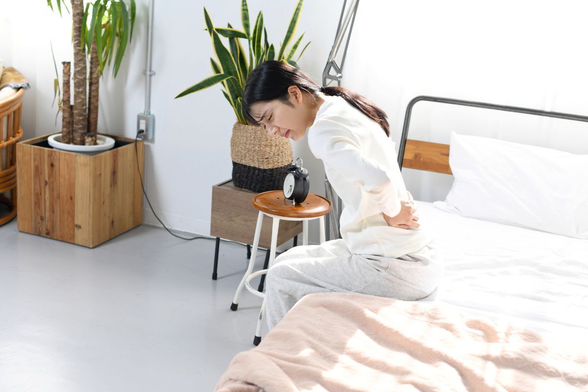 腰痛のズキズキの原因とは？症状の対処法や生活習慣を解説！